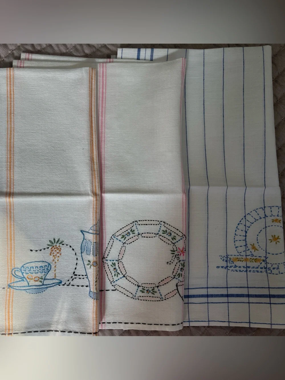Vintage Embroidered Linen Kitchen Towels Set of 3 27x17